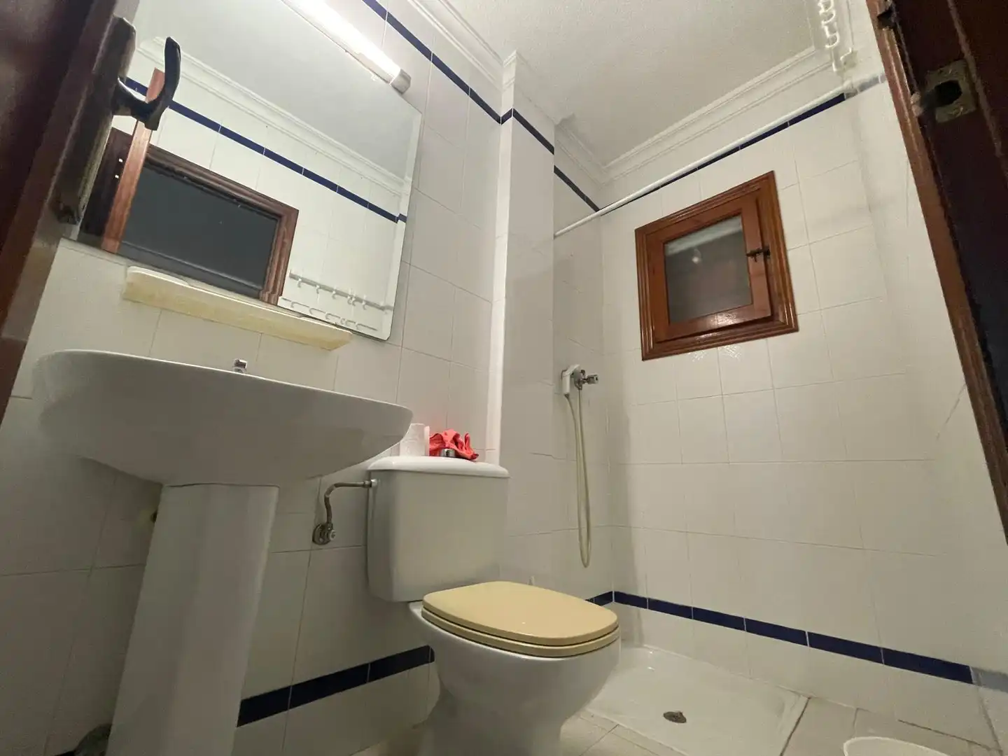 Baño de Casa adosada en venta en San Pedro del Pinatar con Jardín privado, Amueblado y Piscina comunitaria