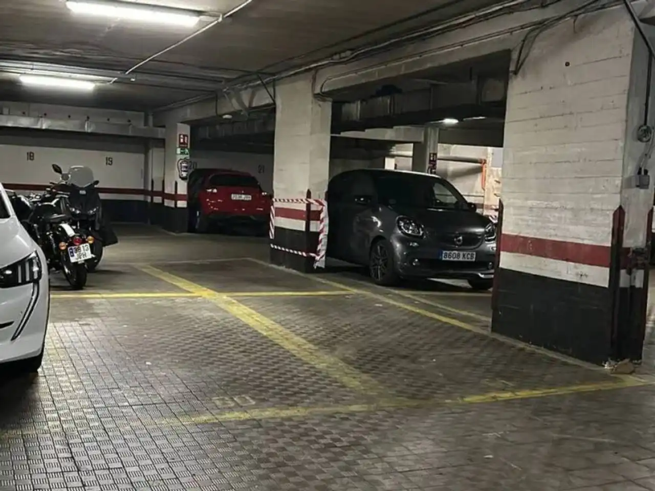 Aparcament de Garatge en venda en Madrid amb Alarma