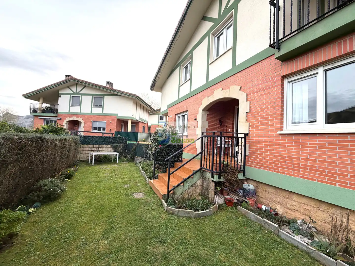 Vista exterior de Casa o xalet en venda en Castro-Urdiales amb Calefacció, Jardí privat i Terrassa