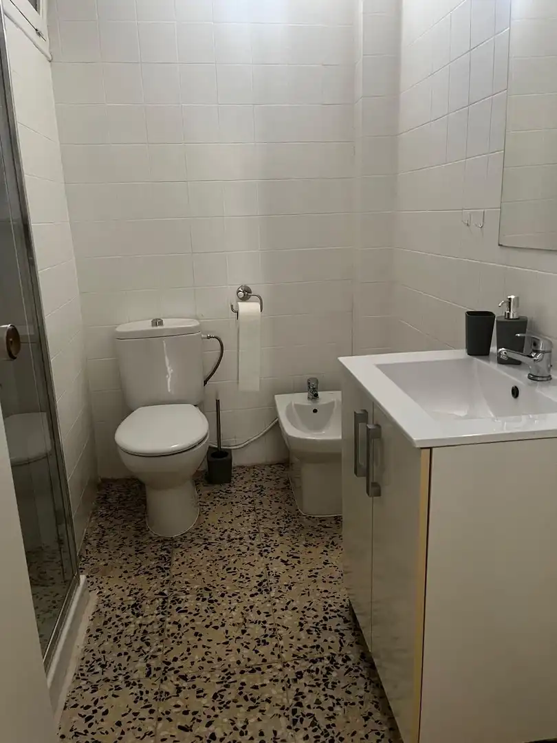Badezimmer von Wohnung zur Miete in Elche / Elx mit Balkon