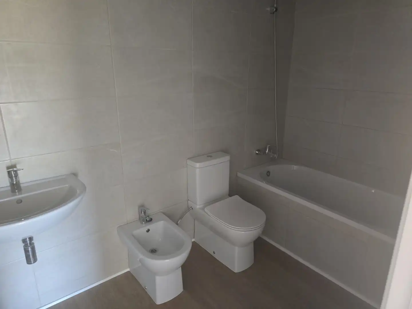 Bathroom of Flat for sale in Castellón de la Plana / Castelló de la Plana  with Air Conditioner, Parquet flooring and Oven
