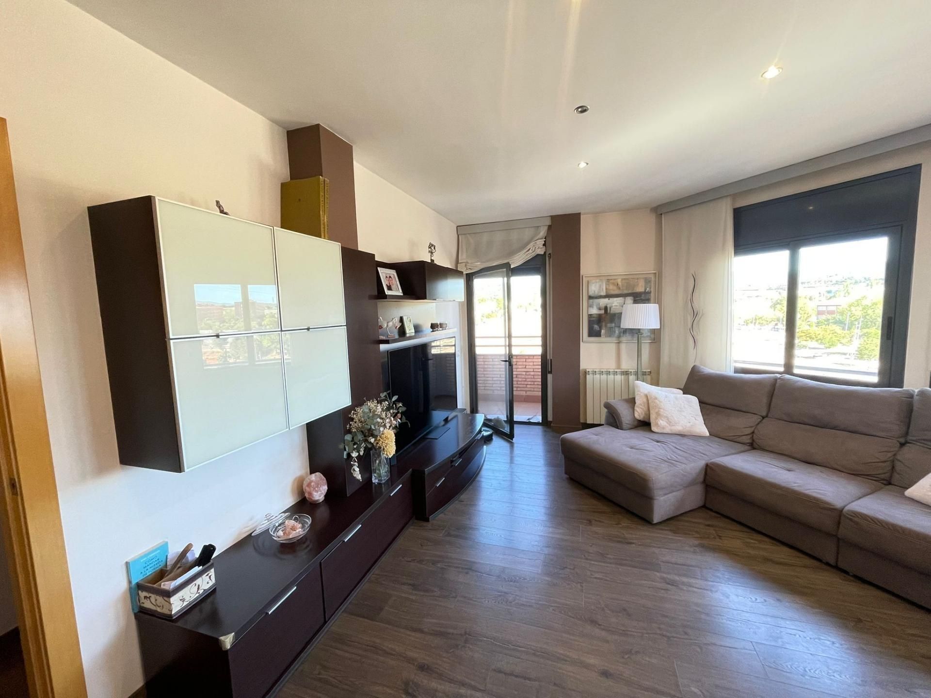 Living room of Duplex for sale in Terrassa  with Air Conditioner, Heating and Parquet flooring