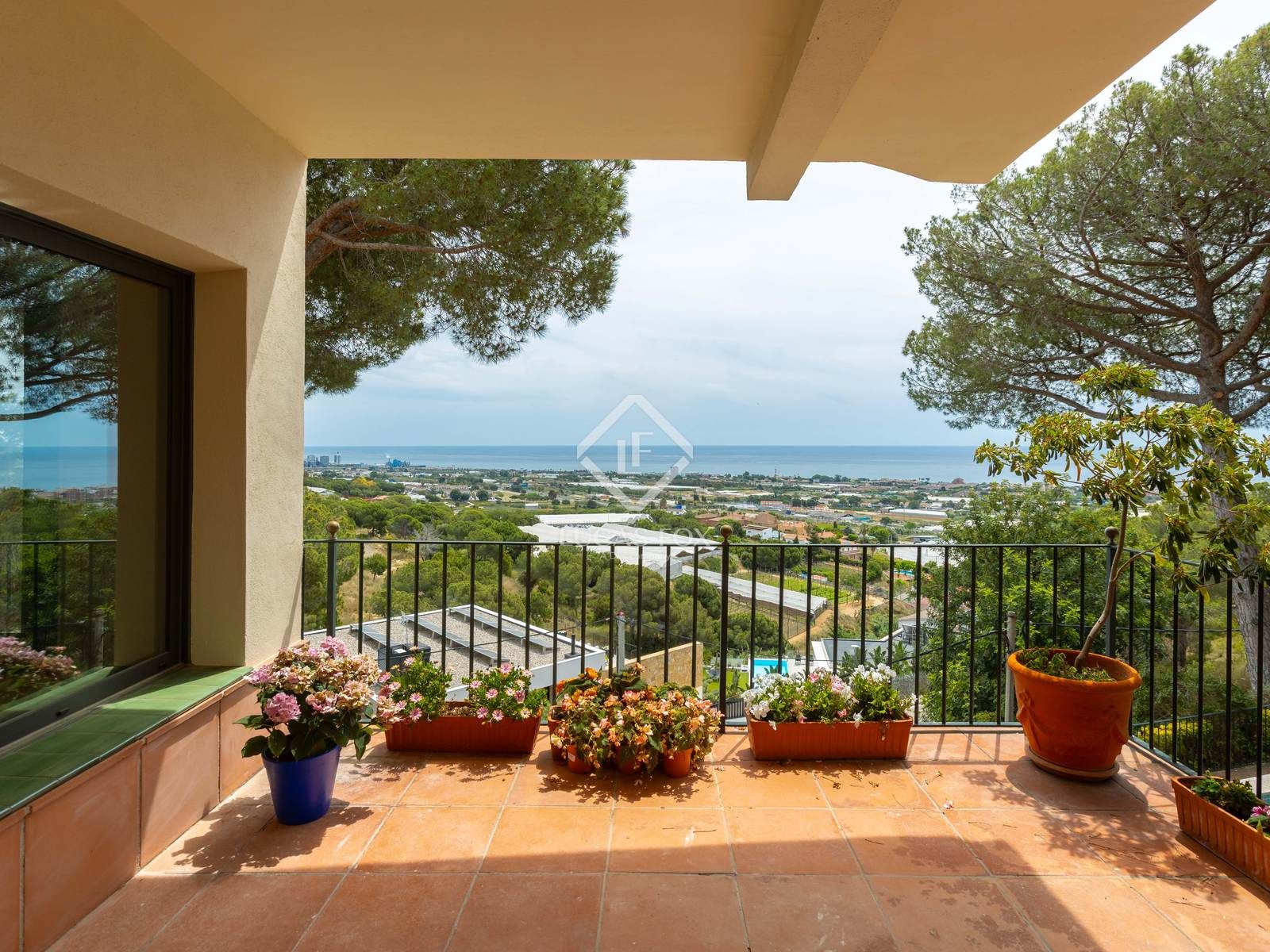 Vista exterior de Casa o xalet en venda en Cabrils amb Aire condicionat, Calefacció i Jardí privat
