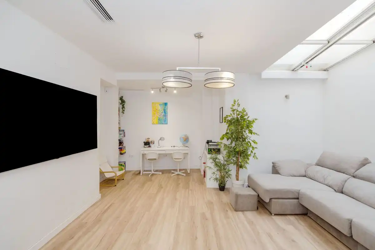Sala d'estar de Casa adosada en venda en Sevilla amb Aire condicionat, Calefacció i Terrassa