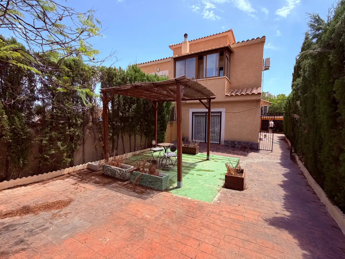 Casa pareada con terraza en venta en Carrer les Oliveres