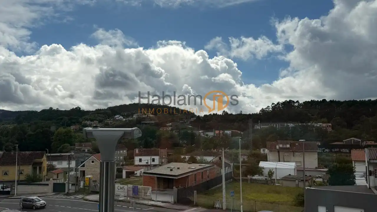 Aparcament de Pis en venda en Pontevedra Capital  amb Calefacció, Traster i Piscina