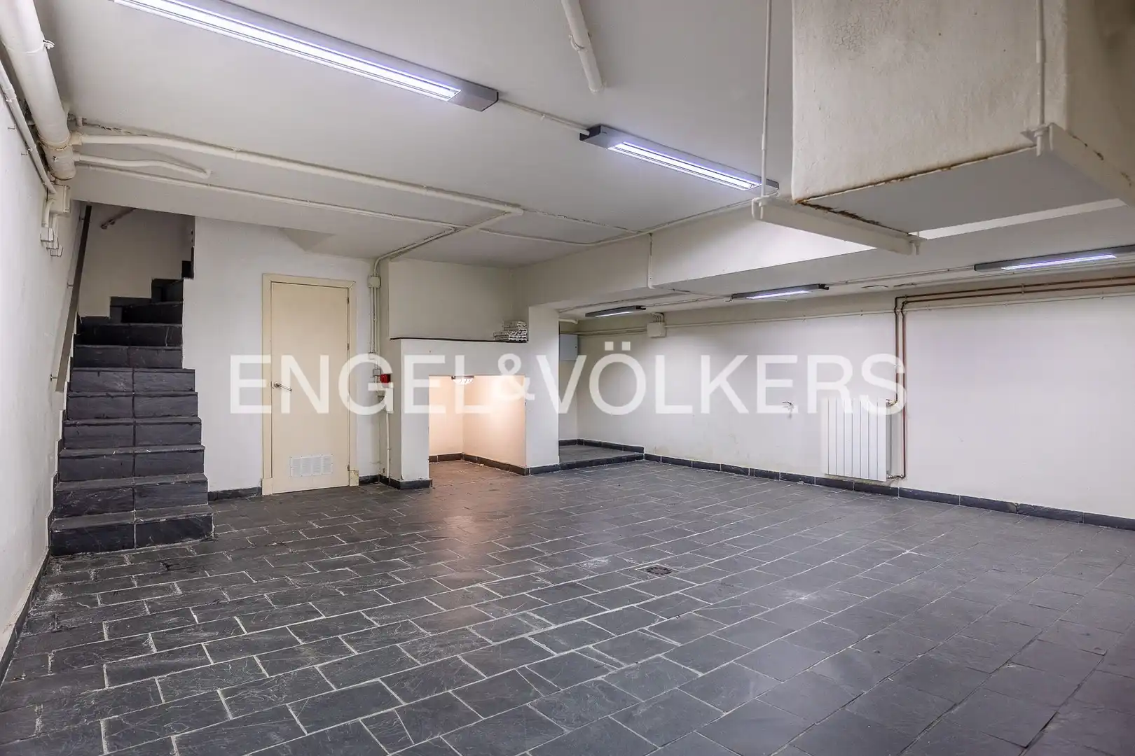 Houses for sale in Sevilla  with Air Conditioner, Heating and Storage room