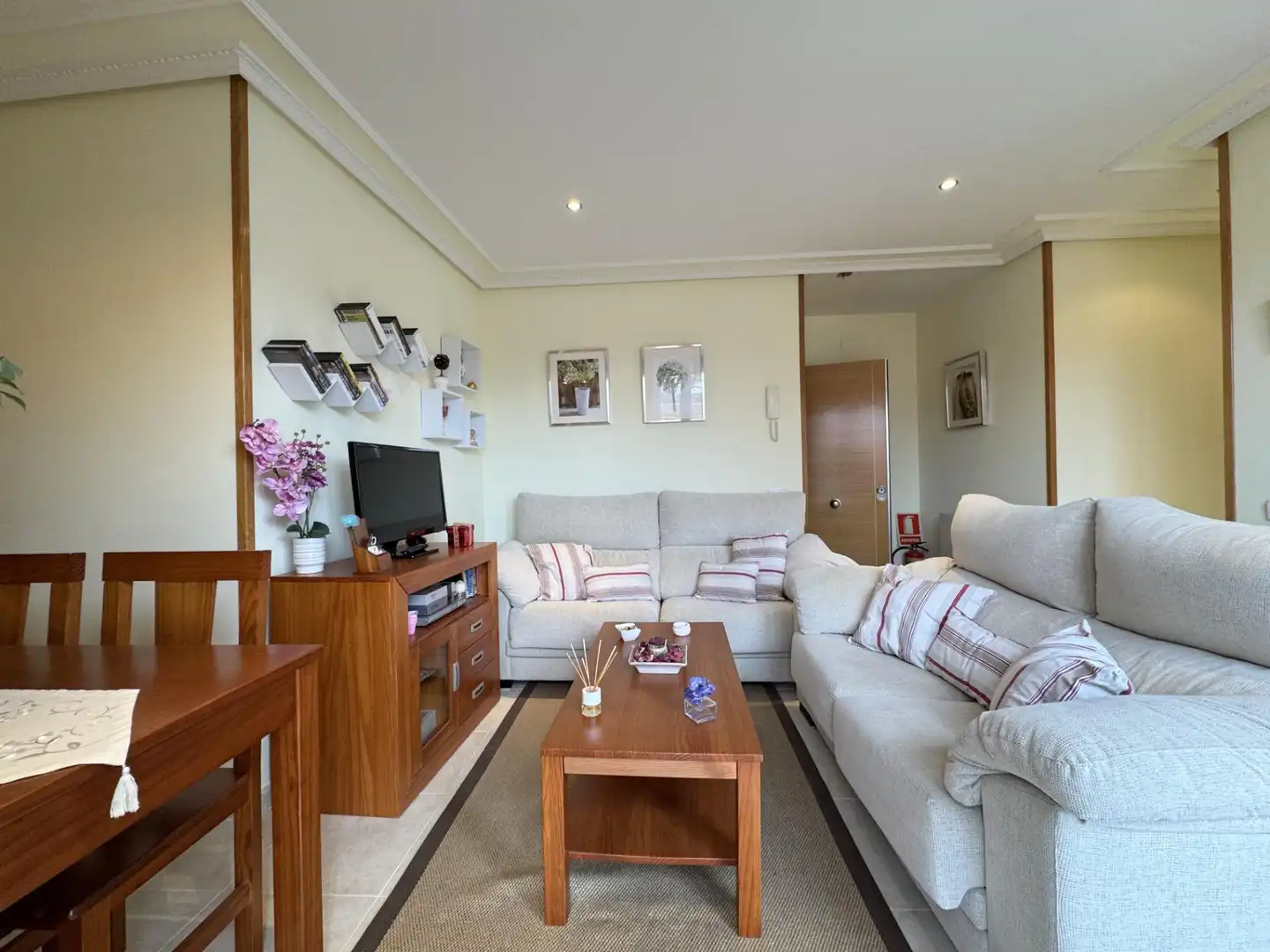 Sala d'estar de Casa adosada en venda en Pradosegar