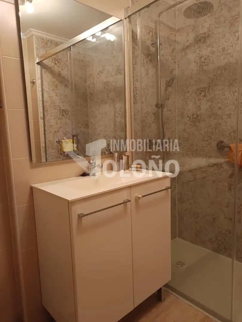 Bany de Apartament en venda en Castañares de Rioja amb Calefacció, Moblat i Forn