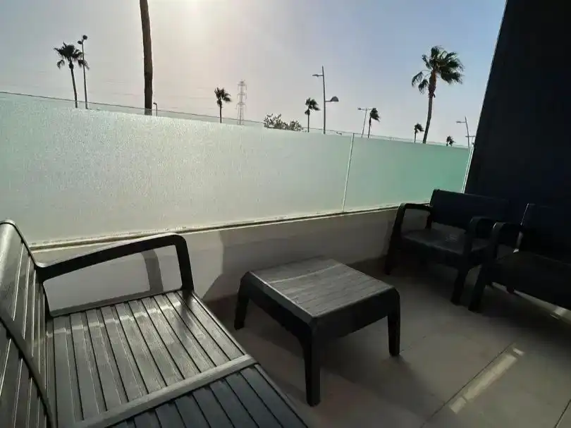 Terrasse von Wohnung zur Miete in Dos Hermanas mit Klimaanlage, Terrasse und Balkon