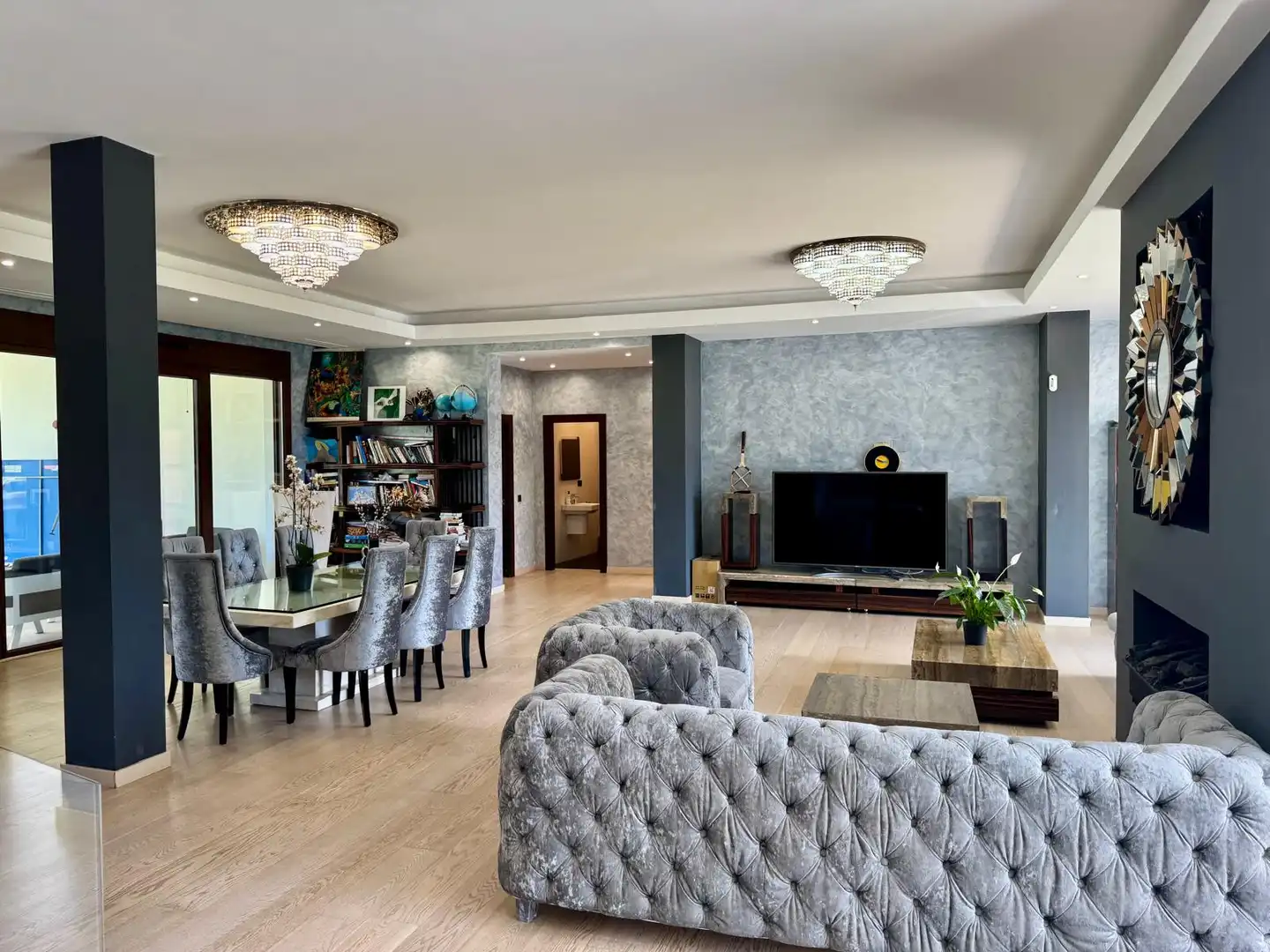 Sala d'estar de Casa o xalet de lloguer en Marbella amb Aire condicionat, Calefacció i Jardí privat