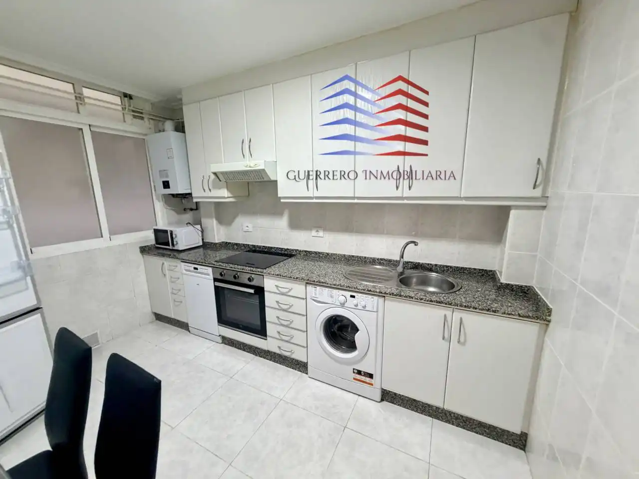 Cocina de Piso de alquiler en Ourense Capital  con Calefacción, Parquet y Alarma