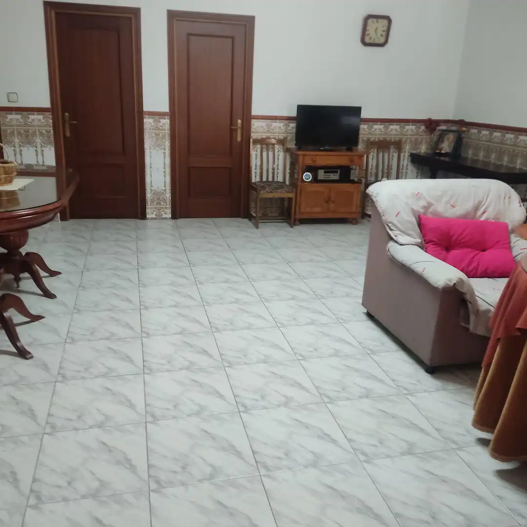 Sala de estar de Casa adosada en venta en Jarandilla de la Vera con Amueblado