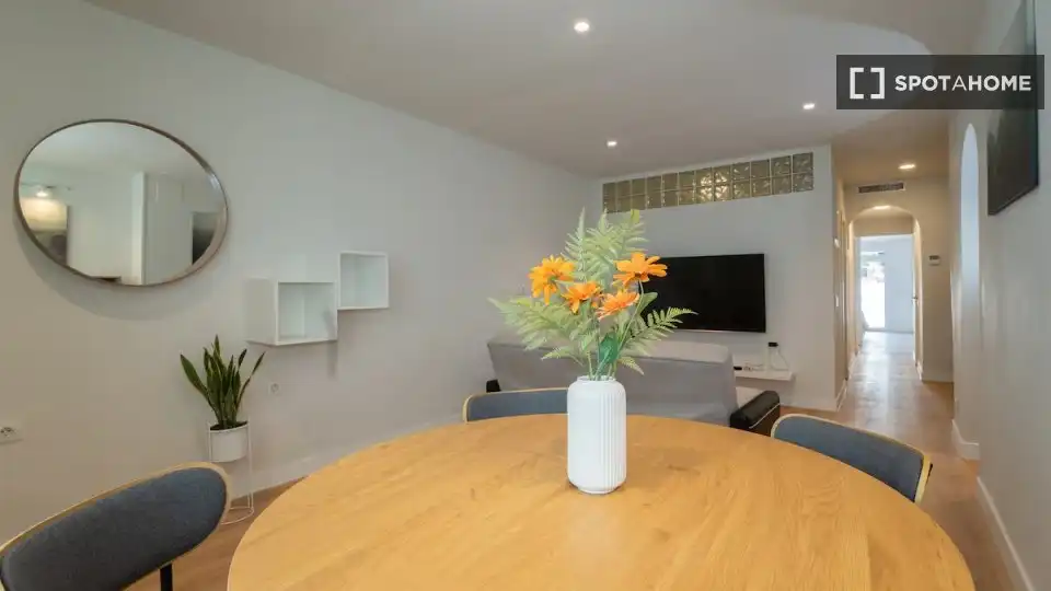 Comedor de Piso de alquiler en Barcelona con Aire acondicionado, Calefacción y Amueblado