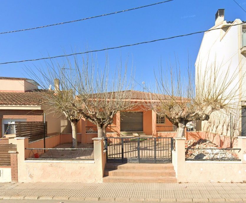 Exterior view of Building for sale in Sils