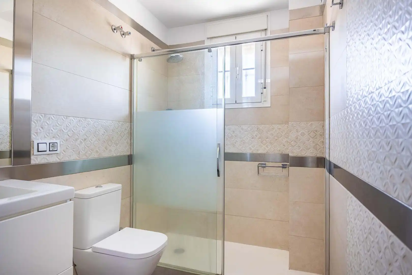 Casa aparellada amb jardí en venda a 50 Avenida Mariana de Pineda #50, imagen 24