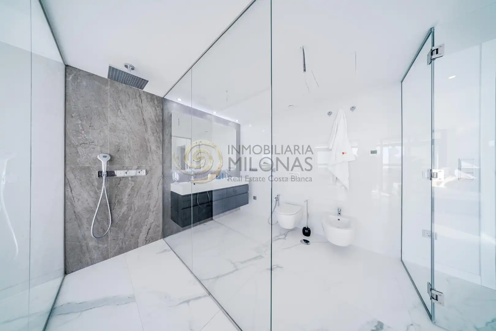 Bany de Apartament en venda en Benidorm amb Aire condicionat, Terrassa i Traster