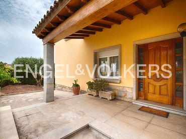 House with balcony for sale in Parc Bosc - Castell