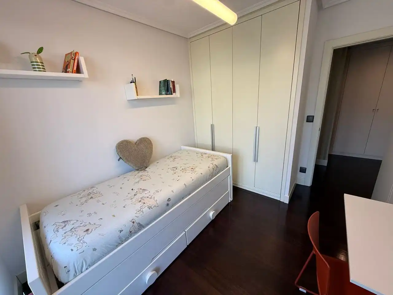 Schlafzimmer von Erdgeschoss zum Verkauf in Castro-Urdiales mit Heizung, Terrasse und Abstellraum
