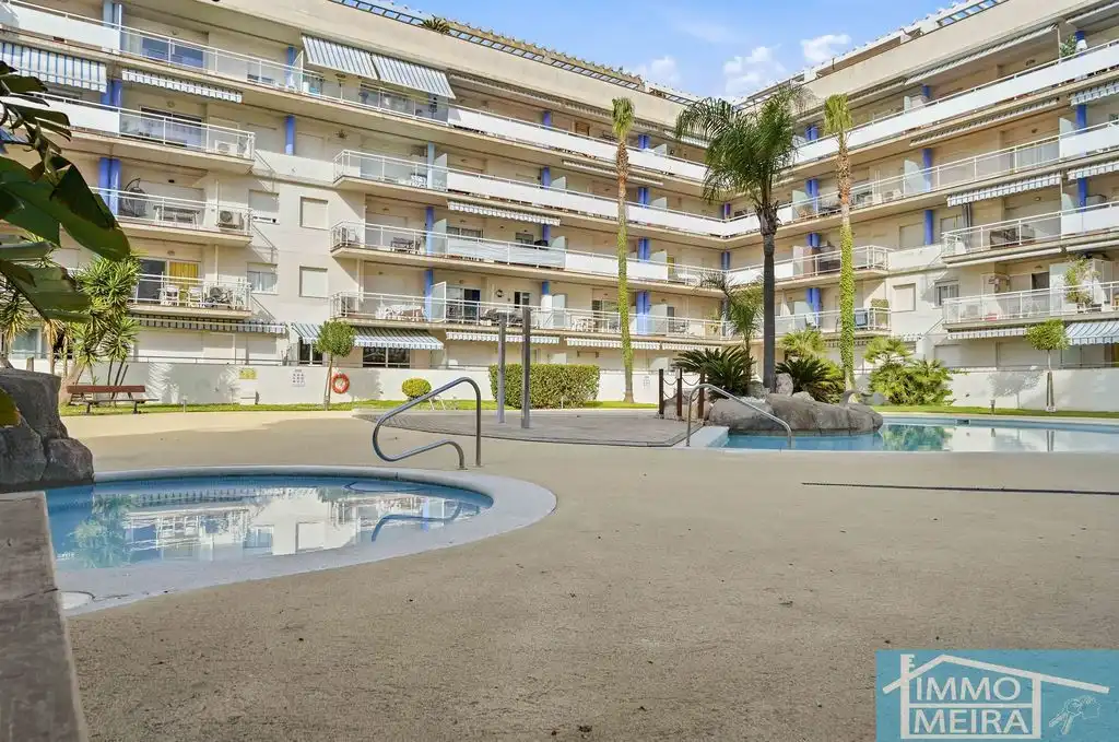 Piscina de Apartamento en venta en Roses con Aire acondicionado, Calefacción y Terraza