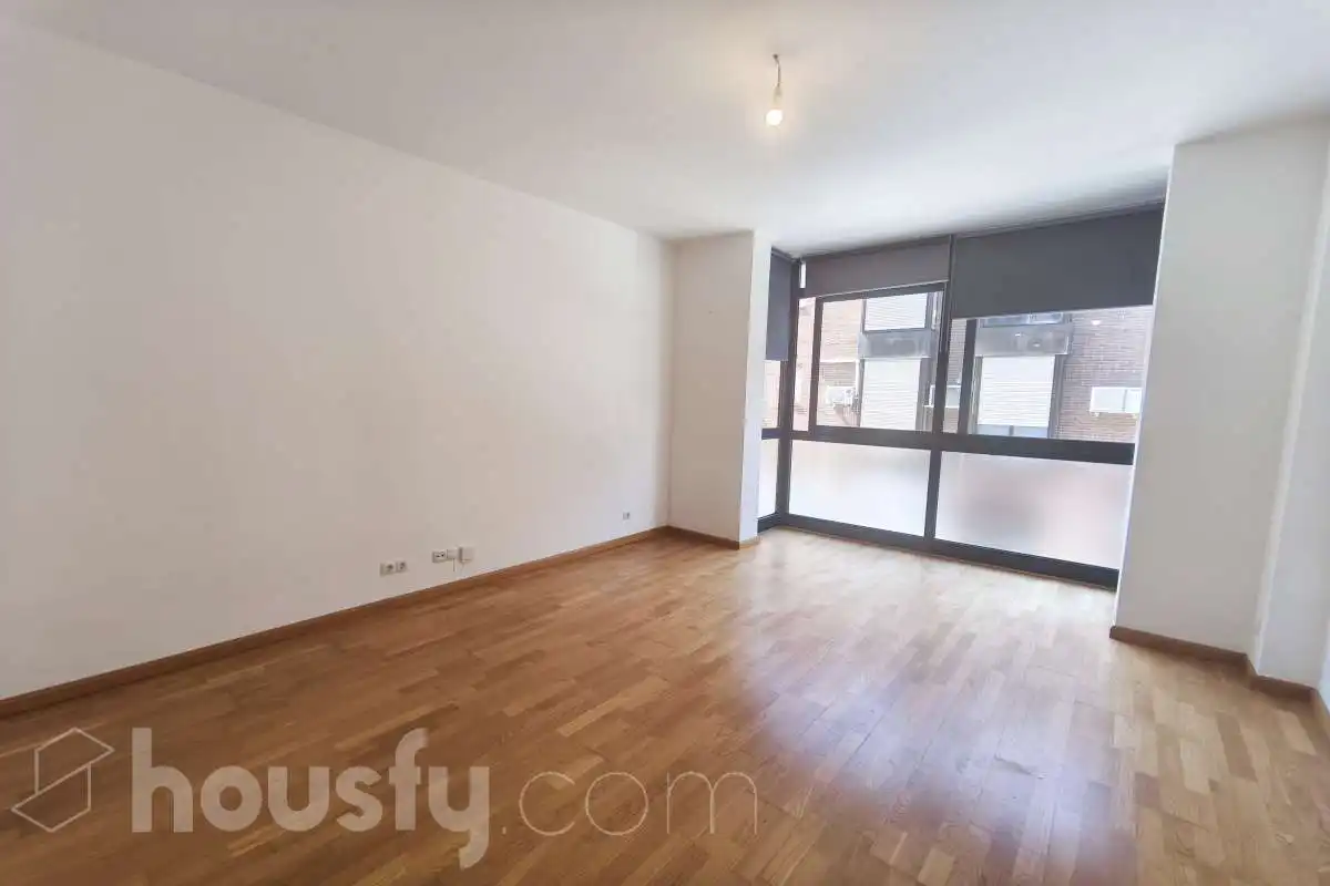 Living room of Flat for rent in Madrid  with Heating and Parquet flooring