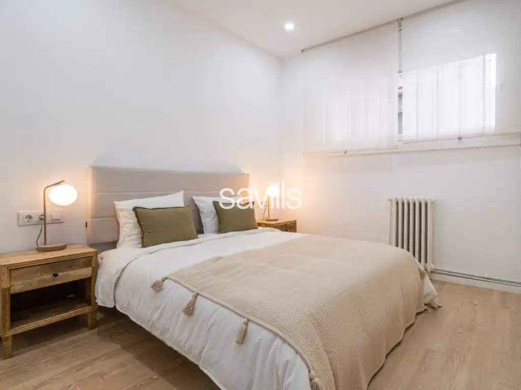 Bedroom of Apartments for sale in Barcelona