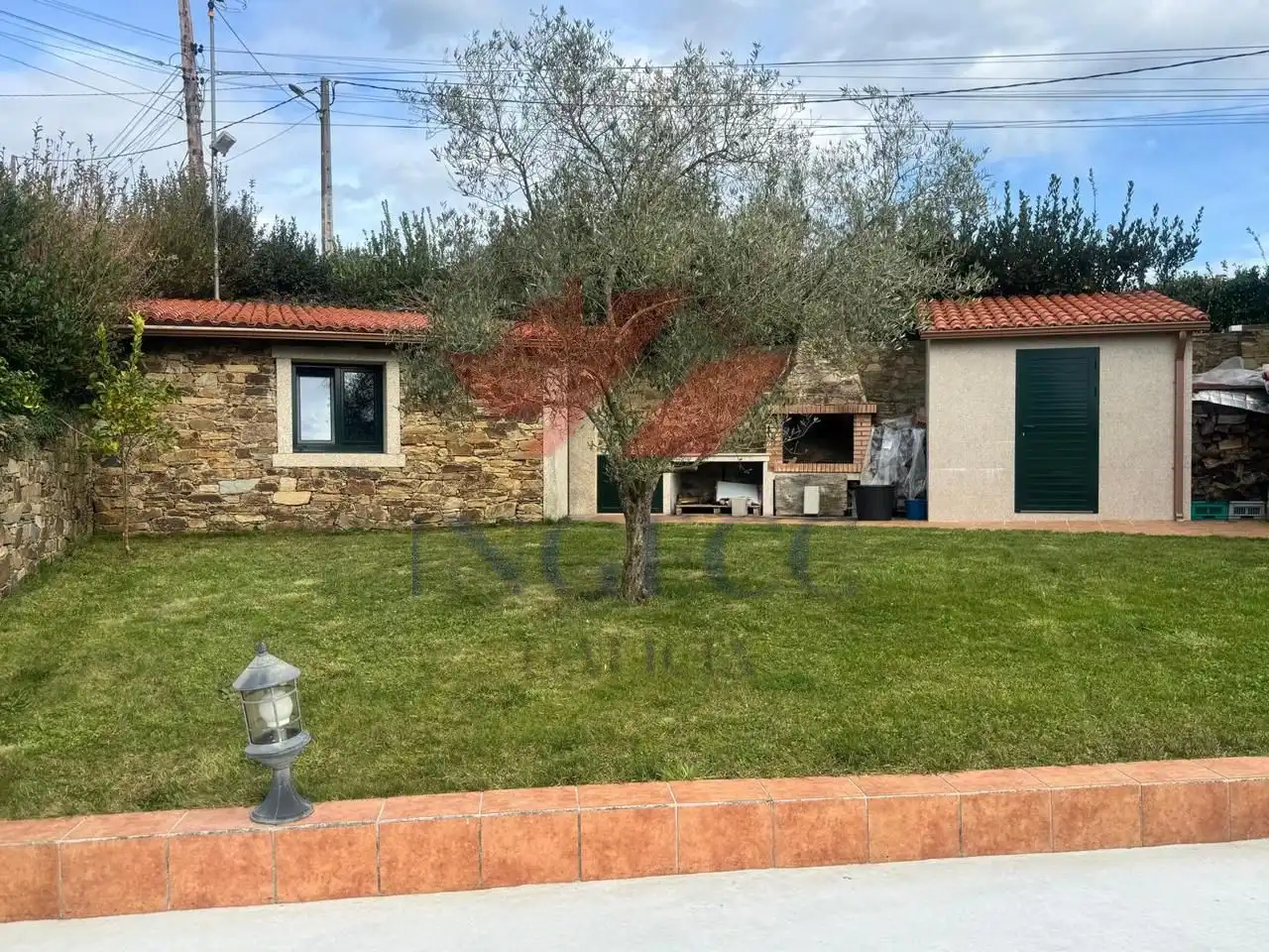 Casa rústica amb terrassa en venda a Leduzo, imagen 2
