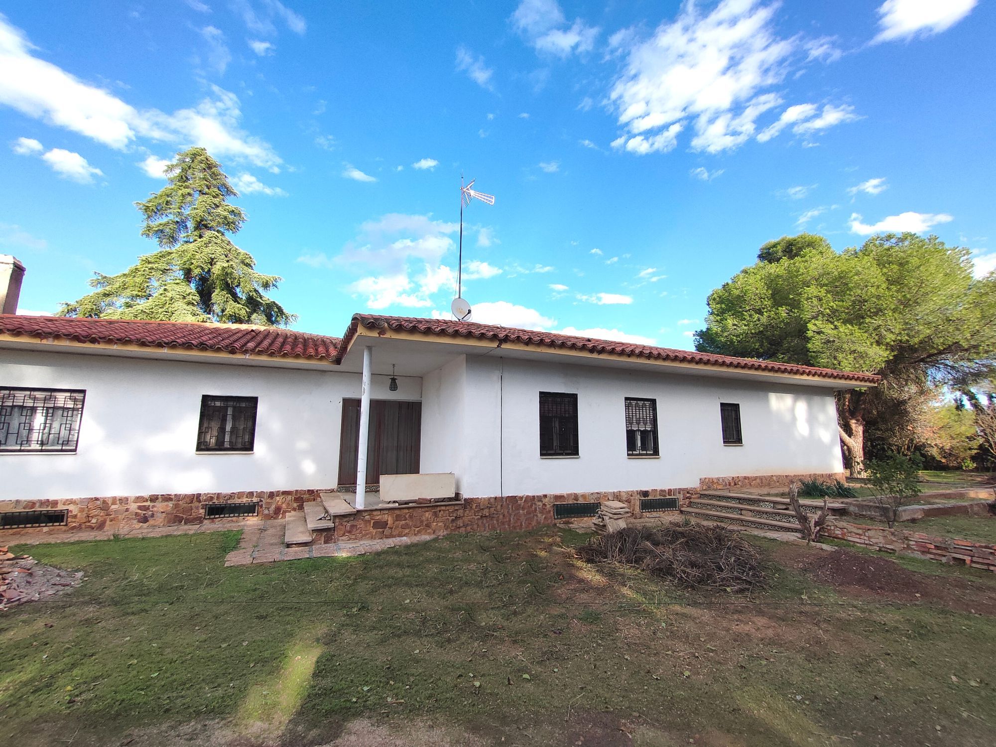 Exterior view of House or chalet for sale in Ciudad Real Capital