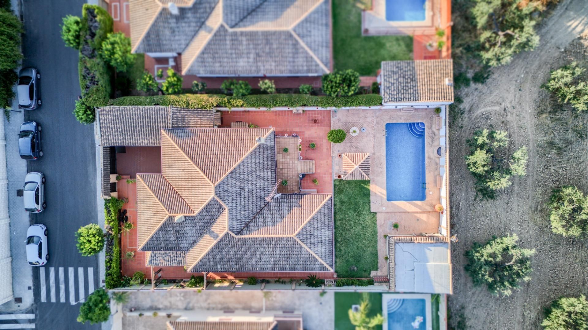 Vista exterior de Casa o xalet en venda en Espartinas amb Aire condicionat, Jardí privat i Terrassa