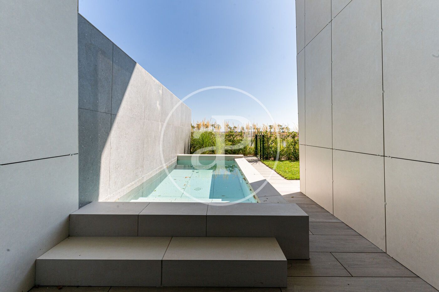Swimming pool of Flat to rent in Pozuelo de Alarcón  with Air Conditioner, Heating and Private garden