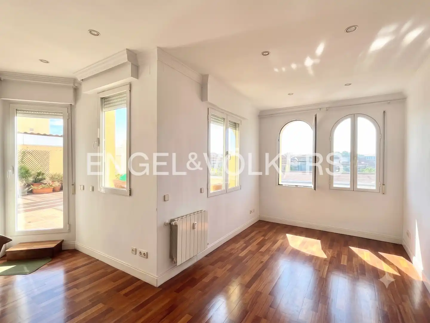Sala d'estar de Àtic de lloguer en Madrid amb Aire condicionat, Calefacció i Terrassa