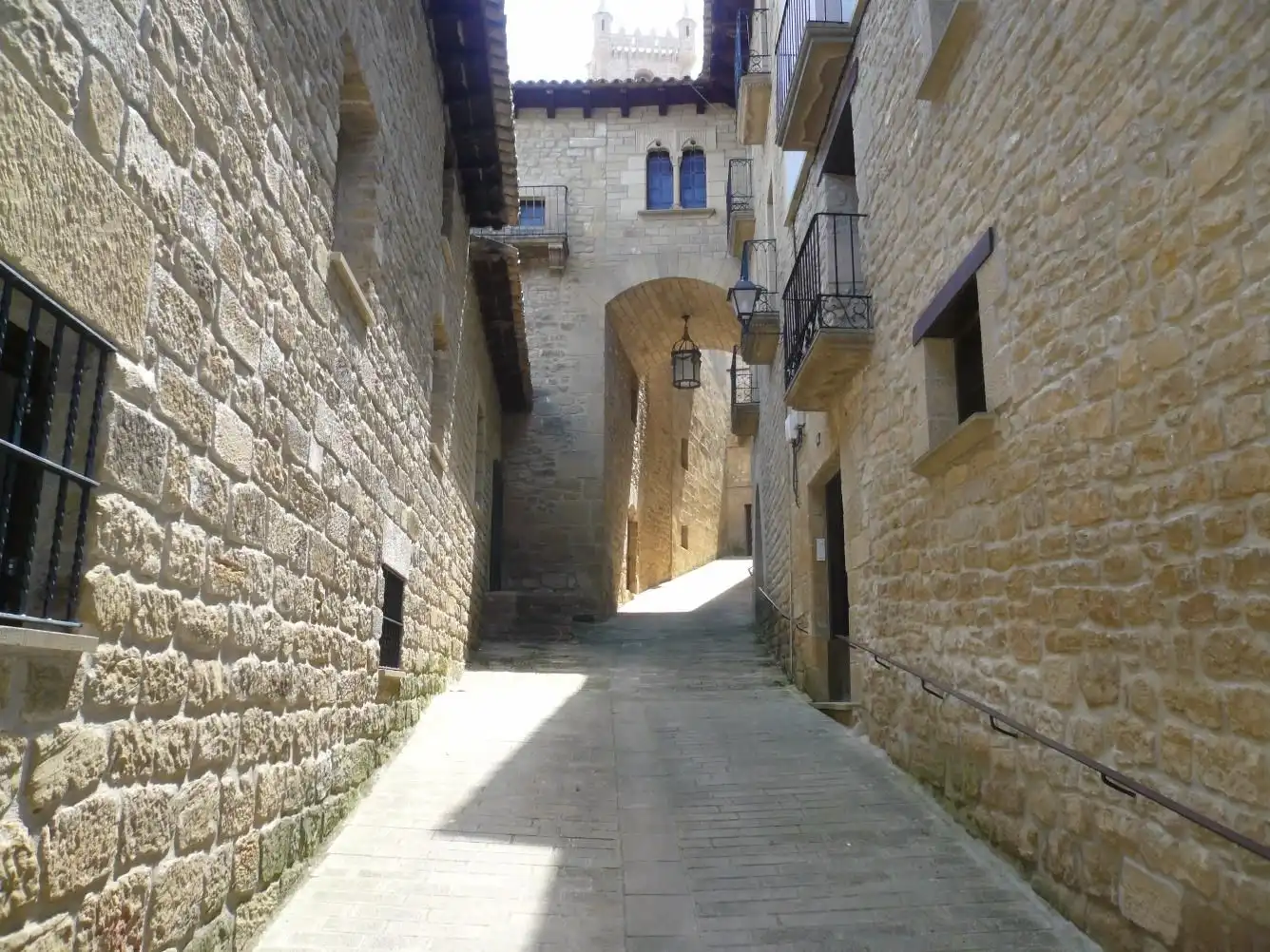 Vista exterior de Casa o xalet en venda en Uncastillo amb Jardí privat i Balcó