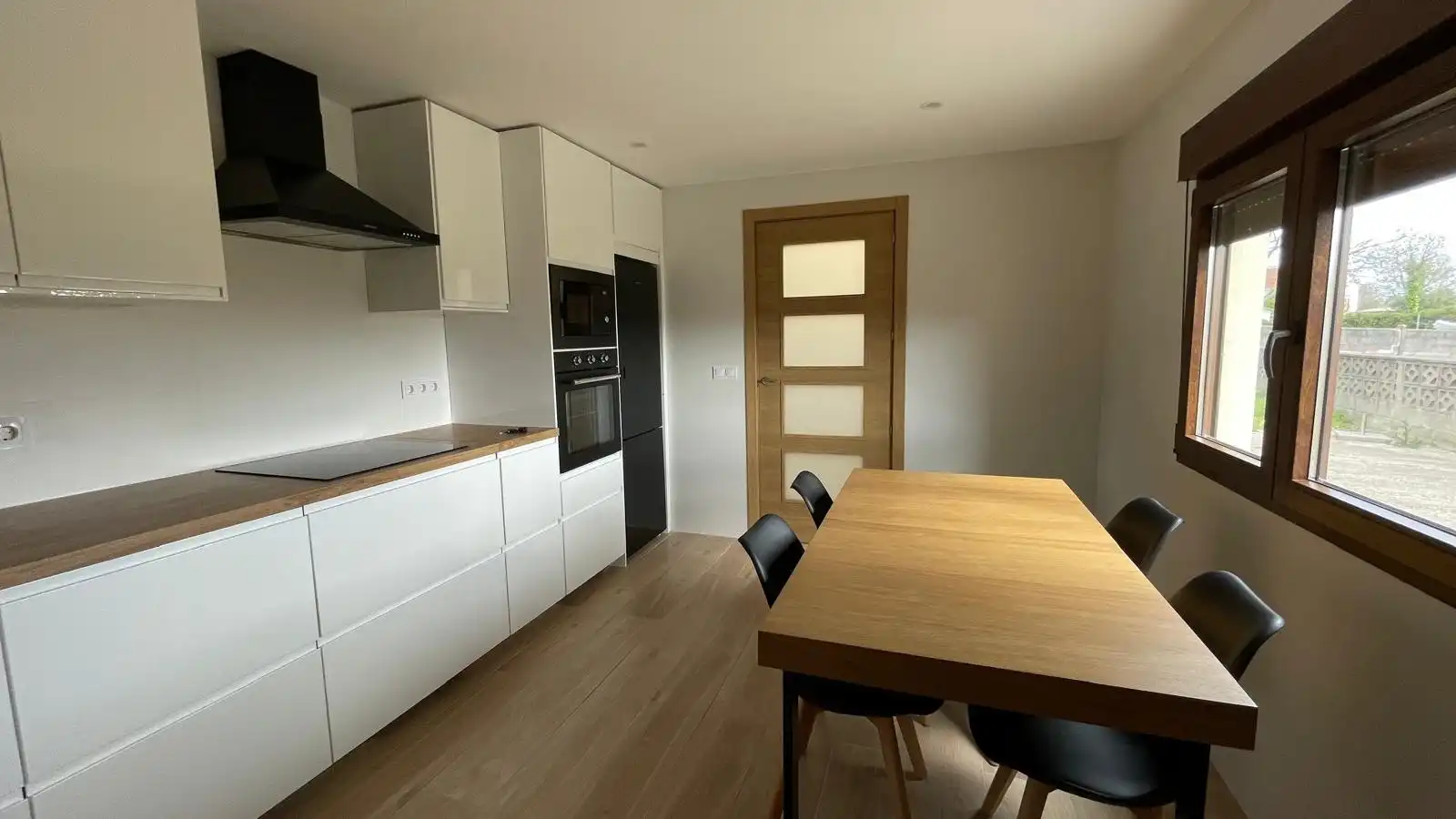 Cuina de Casa o xalet en venda en Ferrol amb Jardí privat, Parquet i Traster