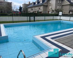 Piscina de Pis de lloguer en Laredo amb Calefacció, Jardí privat i Terrassa