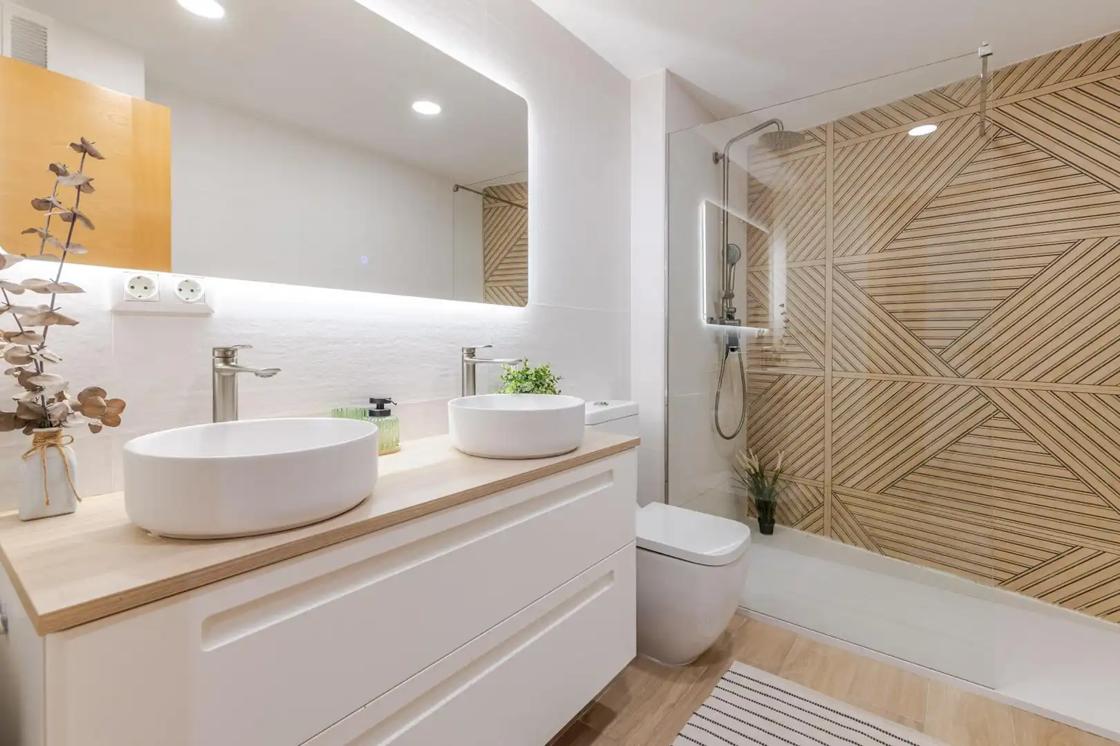 Bathroom of Flat for sale in Paterna  with Air Conditioner, Heating and Balcony
