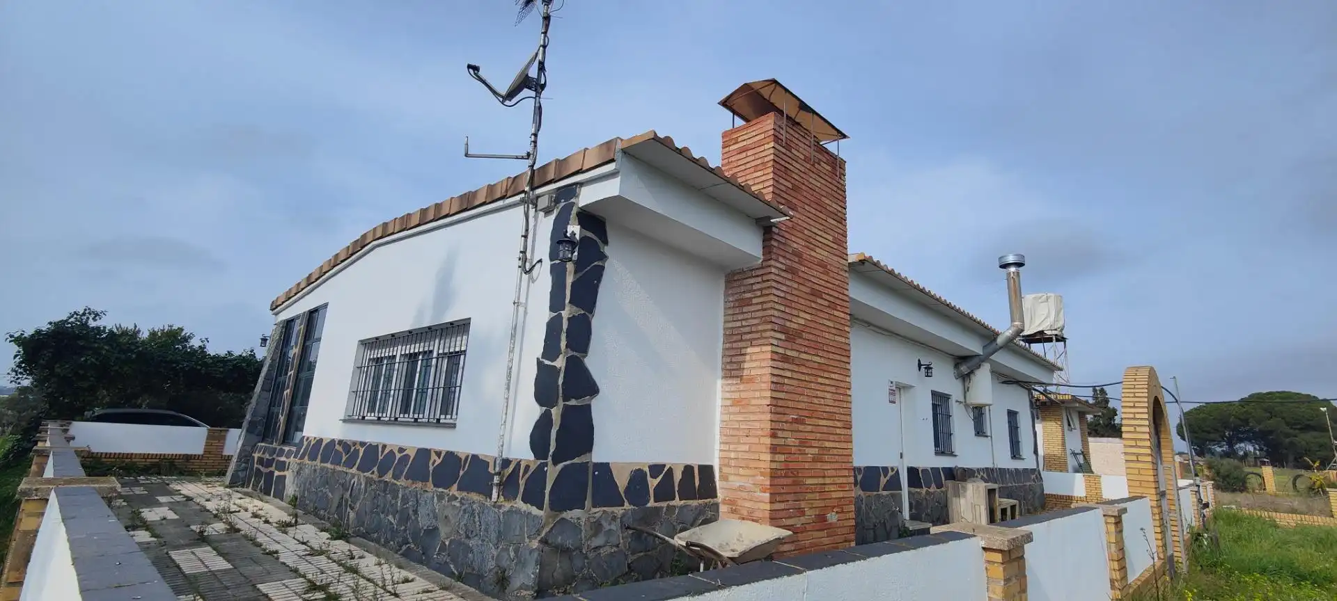 Vista exterior de Finca rústica en venda en Gibraleón amb Calefacció, Jardí privat i Terrassa
