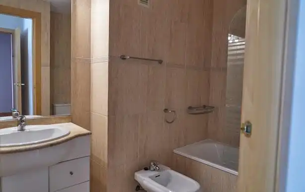 Bany de Pis en venda en Manresa amb Calefacció i Jardí privat