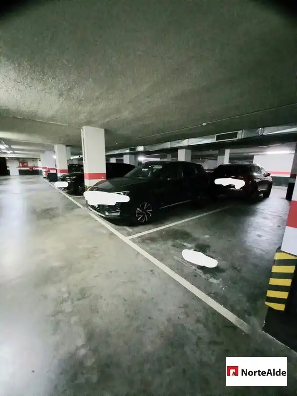 Parking de Piso en venta en Barakaldo  con Calefacción, Trastero y Balcón