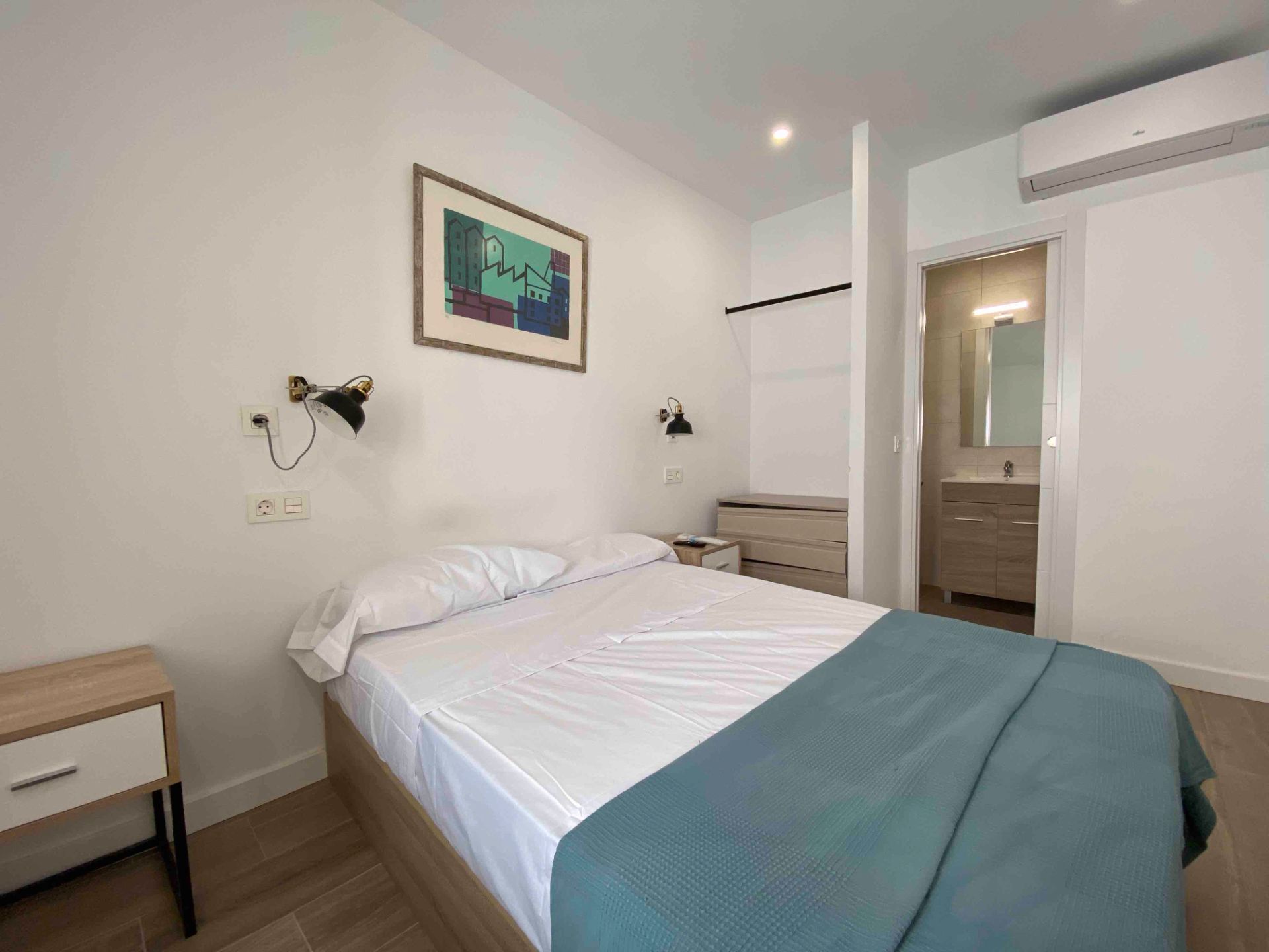 Bedroom of Flat to share in  Madrid Capital  with Air Conditioner, Furnished and Oven
