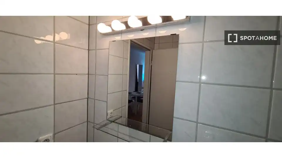 Baño de Apartamento para compartir en Las Navas de la Concepción con Aire acondicionado, Terraza y Amueblado