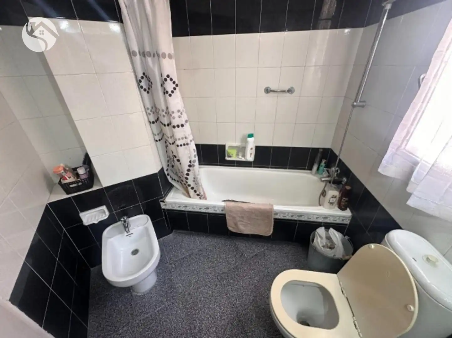 Baño de Piso de alquiler en Cuenca con Calefacción, Terraza y Trastero