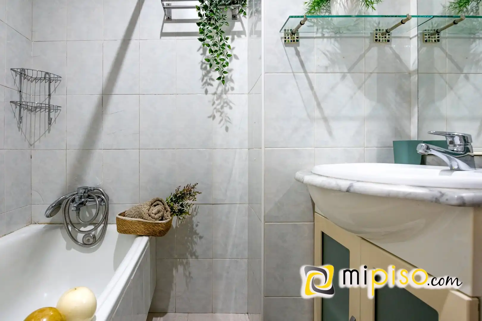 Baño de Piso en venta en Laredo con Amueblado