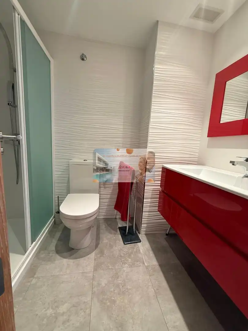 Baño de Piso de alquiler en Benicasim / Benicàssim con Aire acondicionado, Calefacción y Terraza