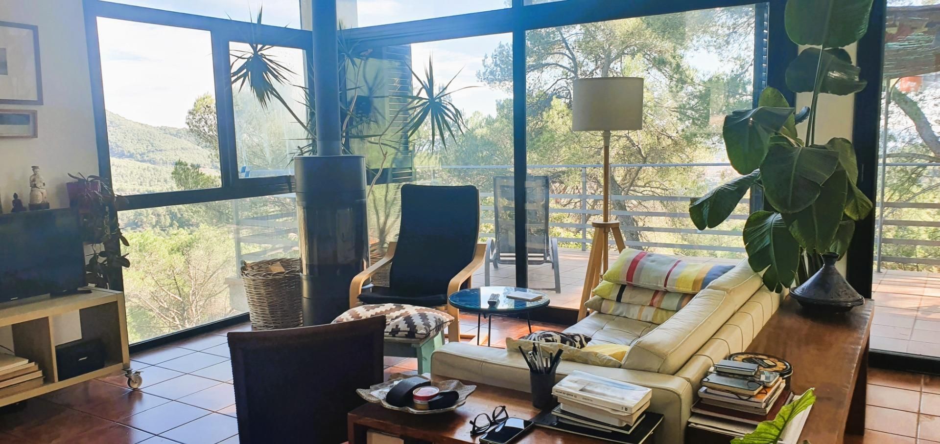 Sala d'estar de Casa o xalet en venda en Castellar del Vallès amb Calefacció, Jardí privat i Terrassa