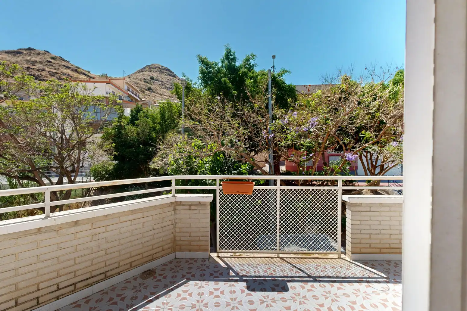 Außenansicht von Einfamilien-Reihenhaus zum Verkauf in Murcia mit Klimaanlage, Heizung und Terrasse