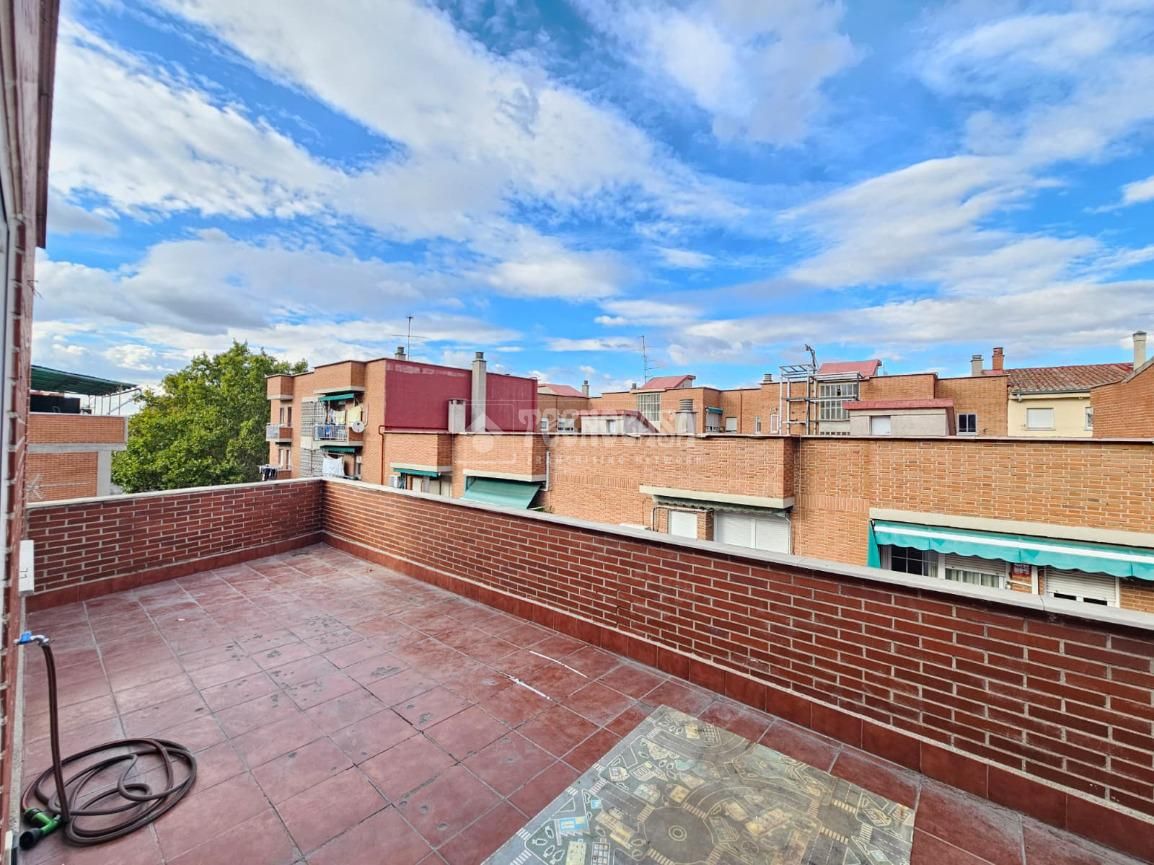 Exterior view of Flat for sale in  Madrid Capital  with Heating, Parquet flooring and Terrace