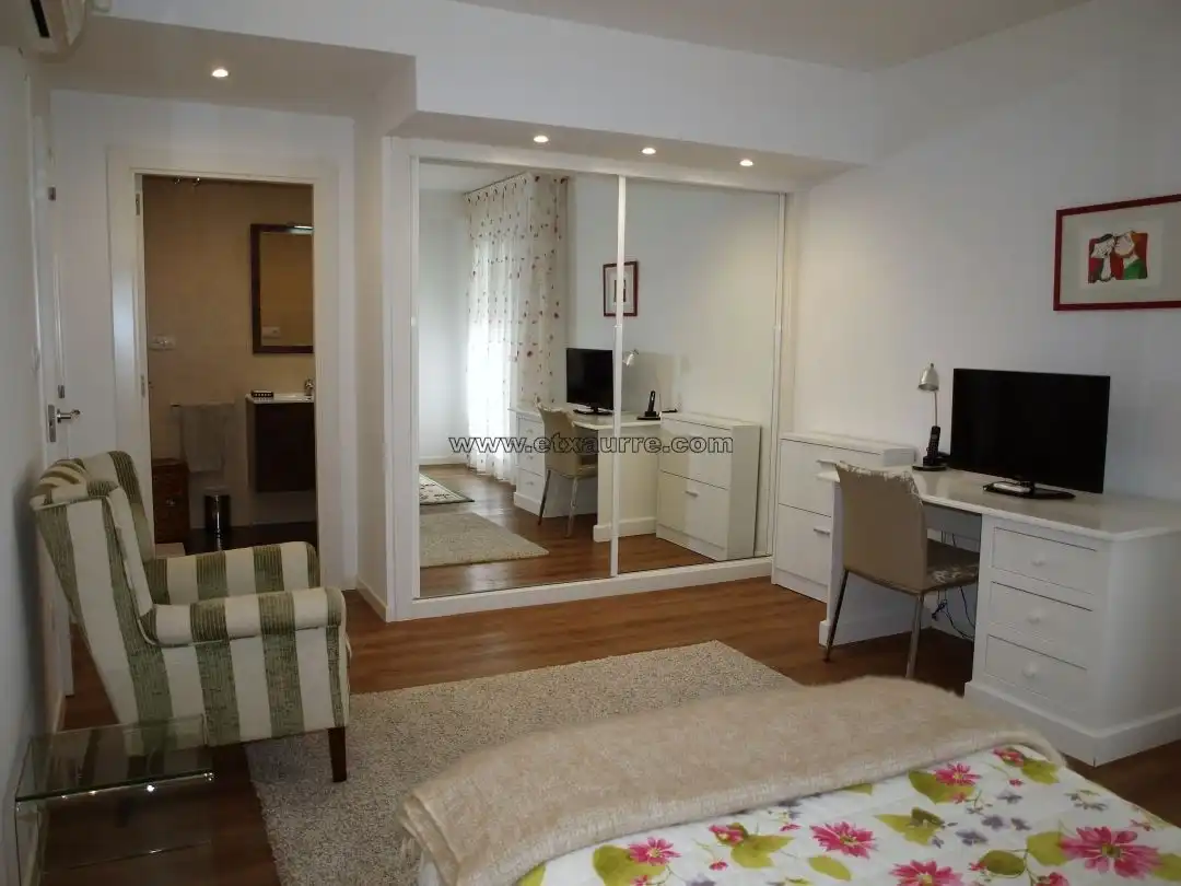 Dormitori de Casa o xalet en venda en Laudio / Llodio amb Calefacció, Jardí privat i Terrassa