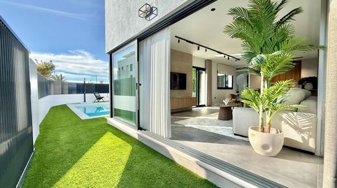 Has visto el vídeo?nbspNecesitas el 100?nbspEspectacular villa en planta baja en esquina ubicada en el exclusivo Santa Rosalía Lak