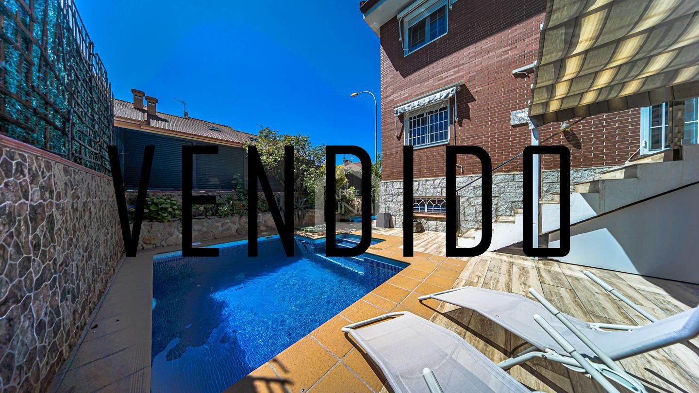 Piscina de Casa adosada en venda en Alcorcón amb Aire condicionat, Calefacció i Jardí privat
