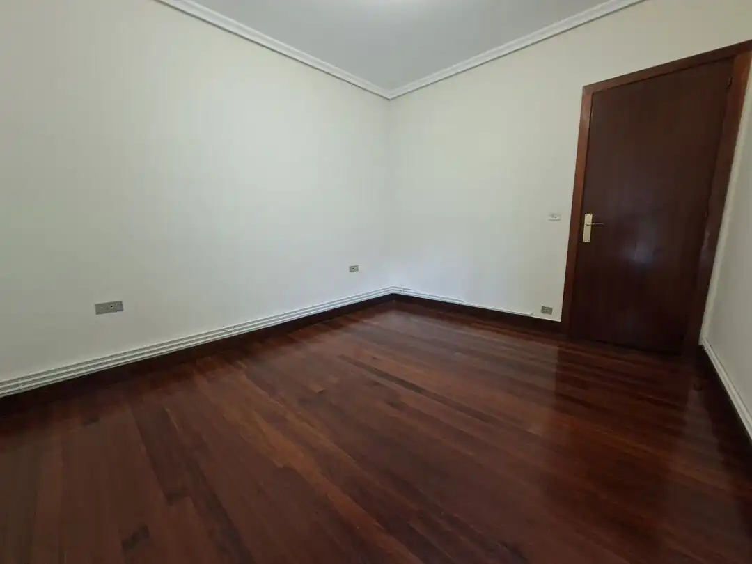 Wohnung zum Verkauf in Durango mit Heizung, Abstellraum und Balkon